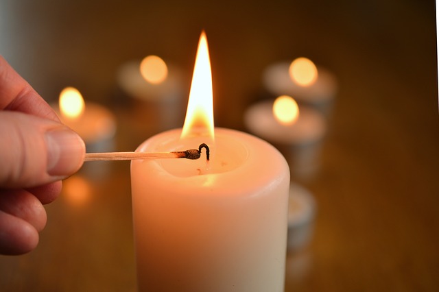 candle-1750640 640
